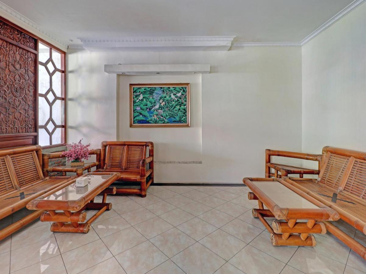 Capital O 90407 Wisma Bahtera Hotel Чиребон Екстер'єр фото