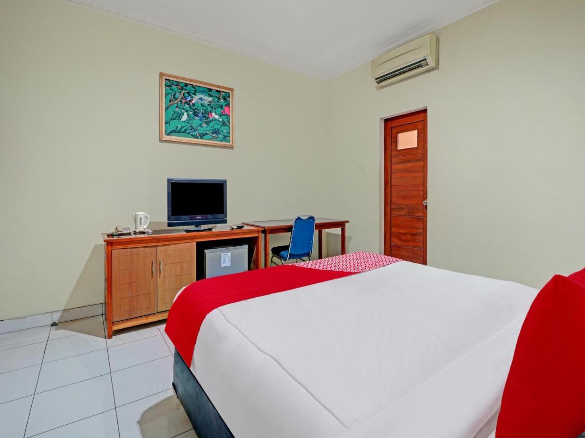 Capital O 90407 Wisma Bahtera Hotel Чиребон Екстер'єр фото