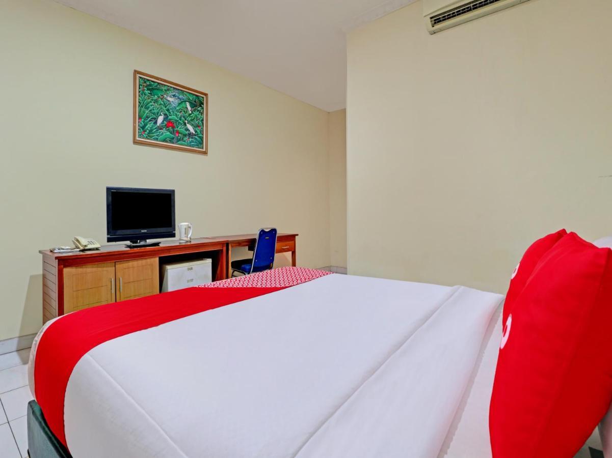 Capital O 90407 Wisma Bahtera Hotel Чиребон Екстер'єр фото