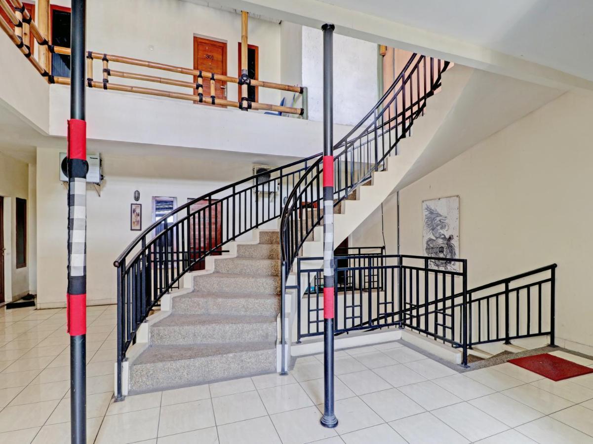 Capital O 90407 Wisma Bahtera Hotel Чиребон Екстер'єр фото