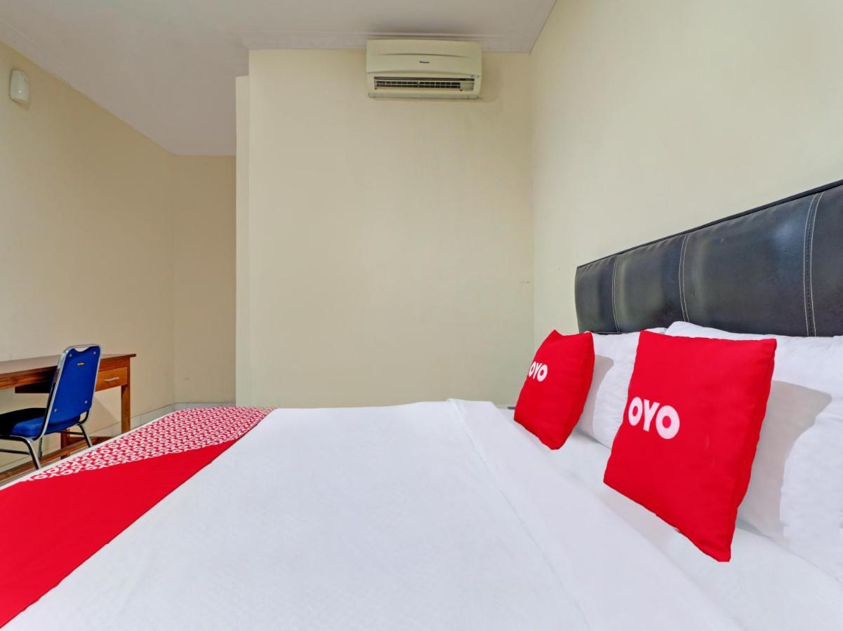 Capital O 90407 Wisma Bahtera Hotel Чиребон Екстер'єр фото