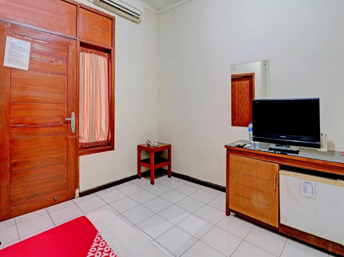 Capital O 90407 Wisma Bahtera Hotel Чиребон Екстер'єр фото